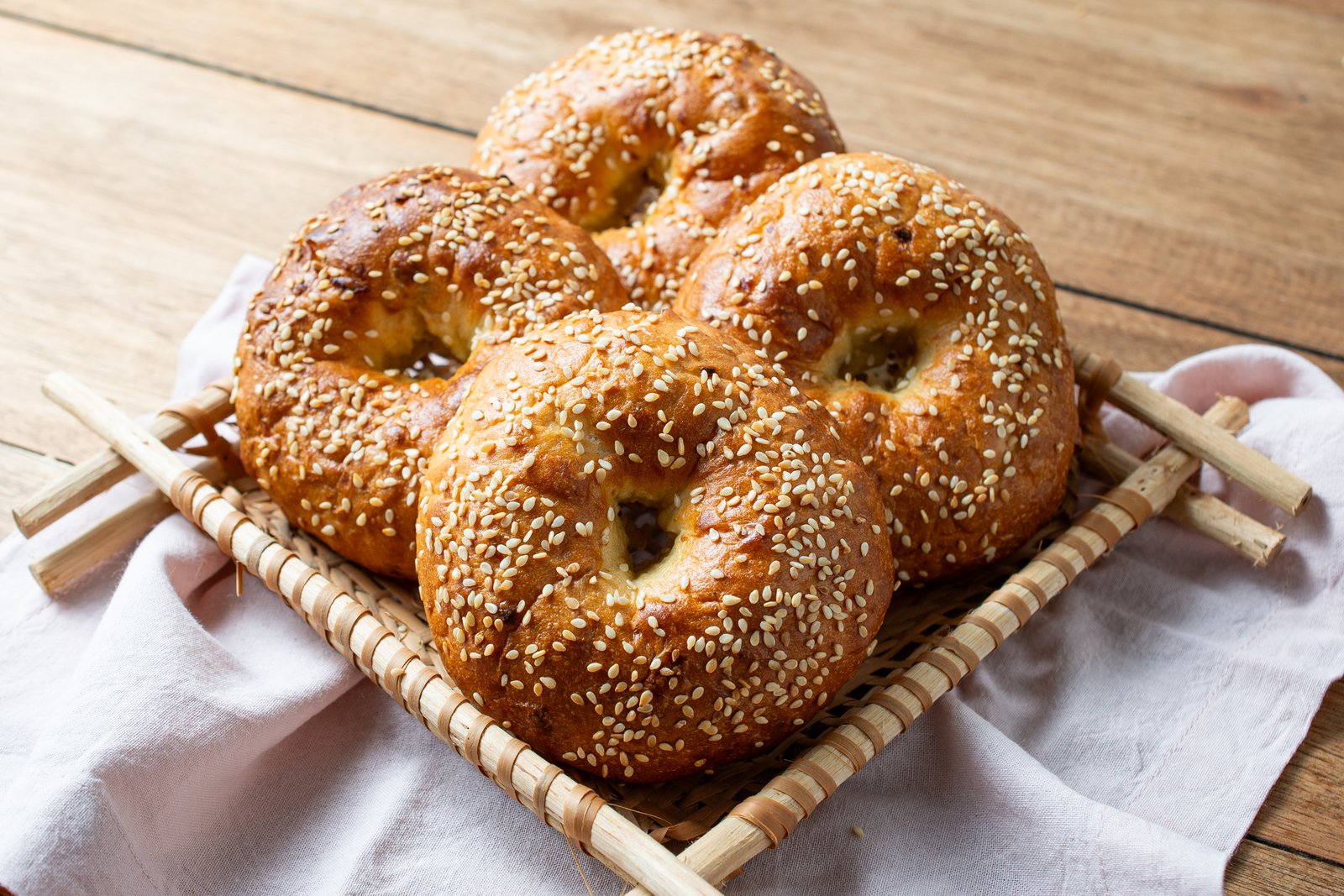 Bagel de Cebola e Provolone - foto inteira
